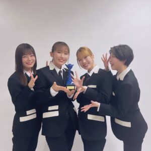 Saku Mizuno Instagram - 第十八回 声優アワードにて、結束バンドが歌唱賞を受賞させて頂きました。

沢山の方の思いが詰まったぼっち・ざ・ろっく！
結束バンド 山田リョウ役としてこの場に立たせて頂けたこと。とても嬉しく思います！

結束バンドのメンバーと、リョウと出会っていなければこんなに沢山の経験はできていませんでした。
ぼっち・ざ・ろっく！という作品に出会えたこと。そして関係者の皆様、応援して下さる皆様。本当にありがとうございます…！
これからもぼっち・ざ・ろっく！を、結束バンドのロックをたくさんの方に届けられるよう頑張ります！

そして、またこの場に立つことができるよう更に精進して参りますので、これからも応援よろしくお願い致します🫶