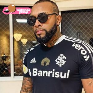 Salgadinho Instagram - Mas gente 😱

#Repost @wakandagossip
・・・
Via @portalg1 - O influenciador e humorista Dilson Alves da Silva Neto, o Nego Di, foi preso pela Polícia Civil neste domingo (14), na praia de Jurerê Internacional, em Florianópolis, Santa Catarina. Na última sexta (12), ele havia sido alvo de uma operação do Ministério Público por suspeita de lavagem de dinheiro.

Nego Di deve ser transferido para o Rio Grande do Sul ainda no domingo. O g1 entrou em contato com a defesa do humorista, que afirmou que vai se manifestar em breve.

A prisão preventiva foi decretada por outro crime, de estelionato. Ele é suspeito de lesar pelo menos 370 pessoas com a venda de produtos por meio de uma loja virtual da qual é proprietário – mas os produtos nunca foram entregues. A investigação da Polícia Civil indica que a movimentação financeira em contas bancárias ligadas a ele na época, em 2022, passa de R$ 5 milhões.

O sócio de Nego Di na empresa, Anderson Boneti, também teve a prisão preventiva decretada pela Justiça. Ele foi preso na Paraíba em 25 de fevereiro de 2023, mas solto dias depois.

A loja virtual, “Tadizuera”, operou entre 18 de março e 26 de julho de 2022 – ocasião em que a Justiça determinou que ela fosse retirada do ar. Nego Di fazia a divulgação em seus perfis nas redes sociais dos produtos à venda, como aparelhos de ar-condicionado e televisores, muitos deles com preços abaixo do de mercado – uma televisão de 65 polegadas, por exemplo, era vendida a R$ 2,1 mil.
(Reprodução 📷: Instagram)
