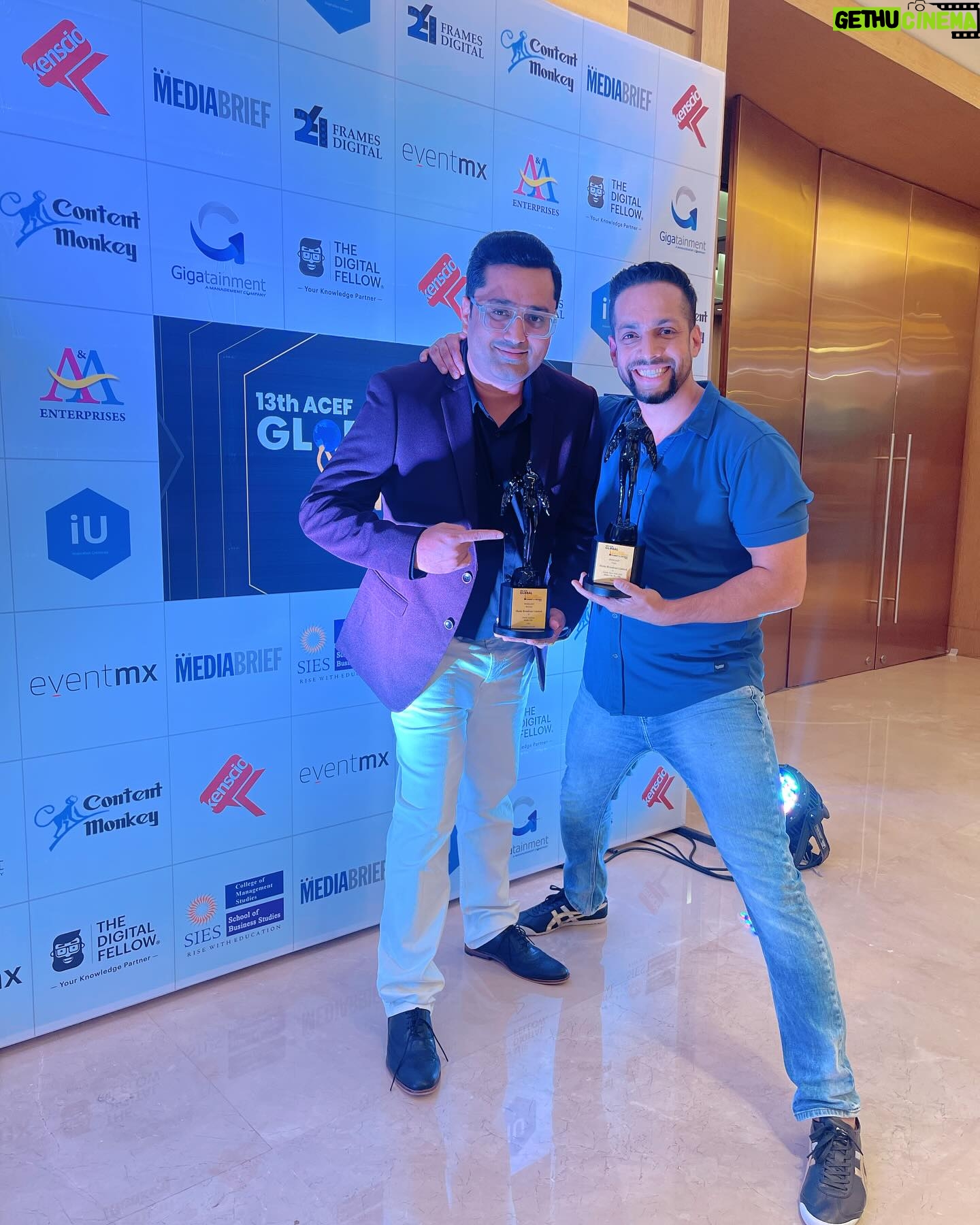 Salil Acharya - 1.9K Likes - And another year when my #financialpodcast killed it #kadakkurrency winning for the 4th year in a row … and #bestshowbollywood .. love it
Both golds … @acef_apac @radiocityindia killing it
And thankyou my friends for creating this @sayhiabhishek @rjyashikaa .. this is only because of you …. Badi pappi