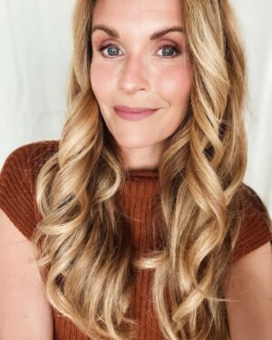 Sally Pressman Instagram - When I was 15, I did a semester in France. I had a boyfriend there and while I couldn’t understand everything (most) of what he said I do know he would often tell me “arrete la cinema!” Which translates to “stop the cinema” aka “enough with the drama!” 

David loves that story. And says the same thing to me almost daily #maybeshesbornwithit