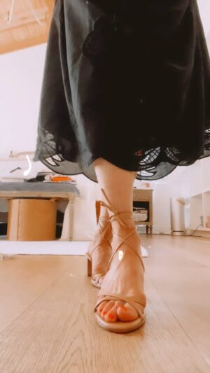 Sally Pressman Instagram - Love letter to @margauxny 🫶🏼
Designed in NY, handcrafted in Spain. Made to withstand life 🧡

The artistry, the detail, the care, the beauty.
The perfect summer sandal 🫶🏼

Link in stories