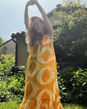 Sally Pressman Instagram - #earthday sun salutation ☀️🕶️
c/o @electricandrose 
Thank you Earth, now let’s go soak up some sun 🌞

(With sunscreen! Love, your mom)