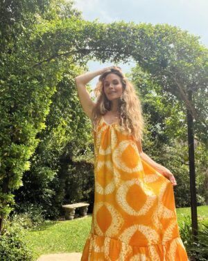 Sally Pressman Instagram - #earthday sun salutation ☀️🕶️
c/o @electricandrose 
Thank you Earth, now let’s go soak up some sun 🌞

(With sunscreen! Love, your mom)