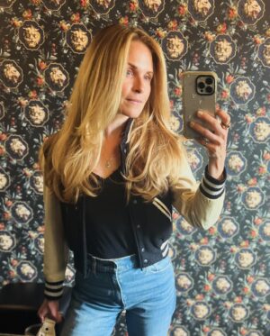 Sally Pressman Instagram - Swipe —> tress refresh

@lisasatornhair 💫🫶🏼💫🫶🏼
@ninezeroone