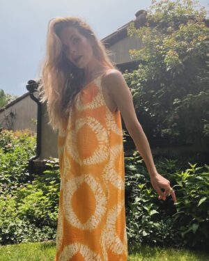 Sally Pressman Instagram - #earthday sun salutation ☀️🕶️
c/o @electricandrose 
Thank you Earth, now let’s go soak up some sun 🌞

(With sunscreen! Love, your mom)
