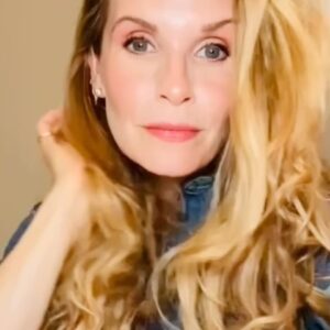 Sally Pressman Instagram - #makeupmonday 
Is that a thing? Should it be a thing?
Little makeup vid and also a love letter to @sweedbeauty @saiebeauty and @merit 
Where would I be without you? Scary to think🫨

Links in stories to what I used