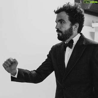 Salvador Martinha - 10K Likes - Hoje imaginei-me a fazer 100 espetáculos por ano.
Quem é que tá comigo?
🤜 ( inserir localidade )