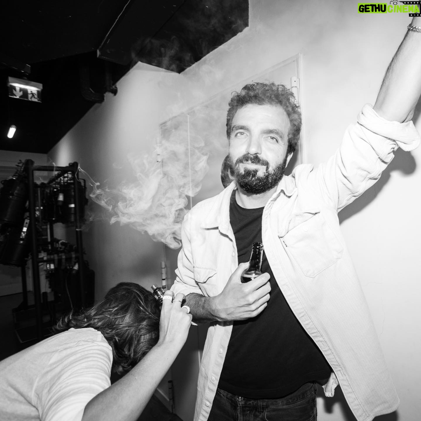 Salvador Martinha - 11.8K Likes - Que team 🥑.
Muito obrigado a estes excelentes convidados e ao enorme público que
rebentou o Tivoli. Hoje estou feliz e para festejar vamos abrir mais duas datas em Lisboa e uma no Porto. 📸 Chapas @luisnobreguedes