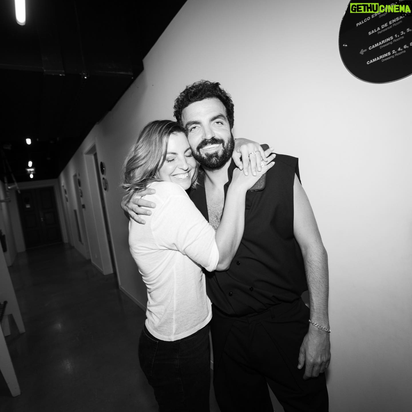 Salvador Martinha - 11.8K Likes - Que team 🥑.
Muito obrigado a estes excelentes convidados e ao enorme público que
rebentou o Tivoli. Hoje estou feliz e para festejar vamos abrir mais duas datas em Lisboa e uma no Porto. 📸 Chapas @luisnobreguedes