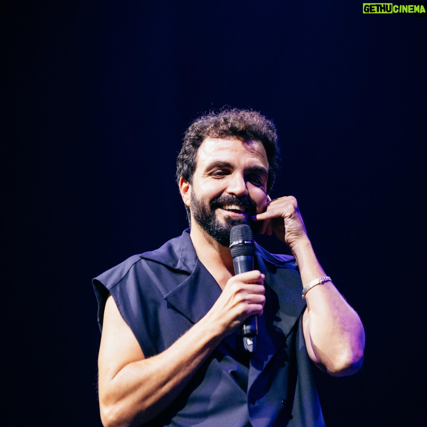 Salvador Martinha - 11.8K Likes - Que team 🥑.
Muito obrigado a estes excelentes convidados e ao enorme público que
rebentou o Tivoli. Hoje estou feliz e para festejar vamos abrir mais duas datas em Lisboa e uma no Porto. 📸 Chapas @luisnobreguedes