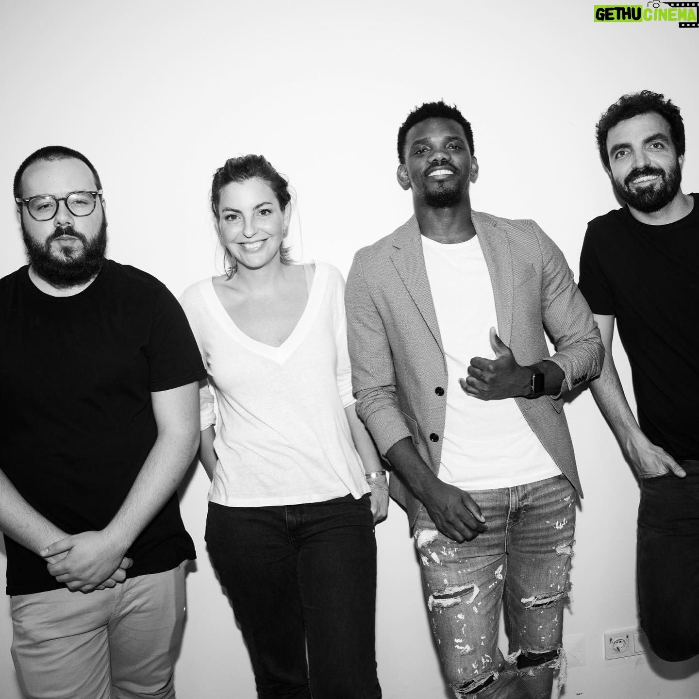 Salvador Martinha - 11.8K Likes - Que team 🥑.
Muito obrigado a estes excelentes convidados e ao enorme público que
rebentou o Tivoli. Hoje estou feliz e para festejar vamos abrir mais duas datas em Lisboa e uma no Porto. 📸 Chapas @luisnobreguedes