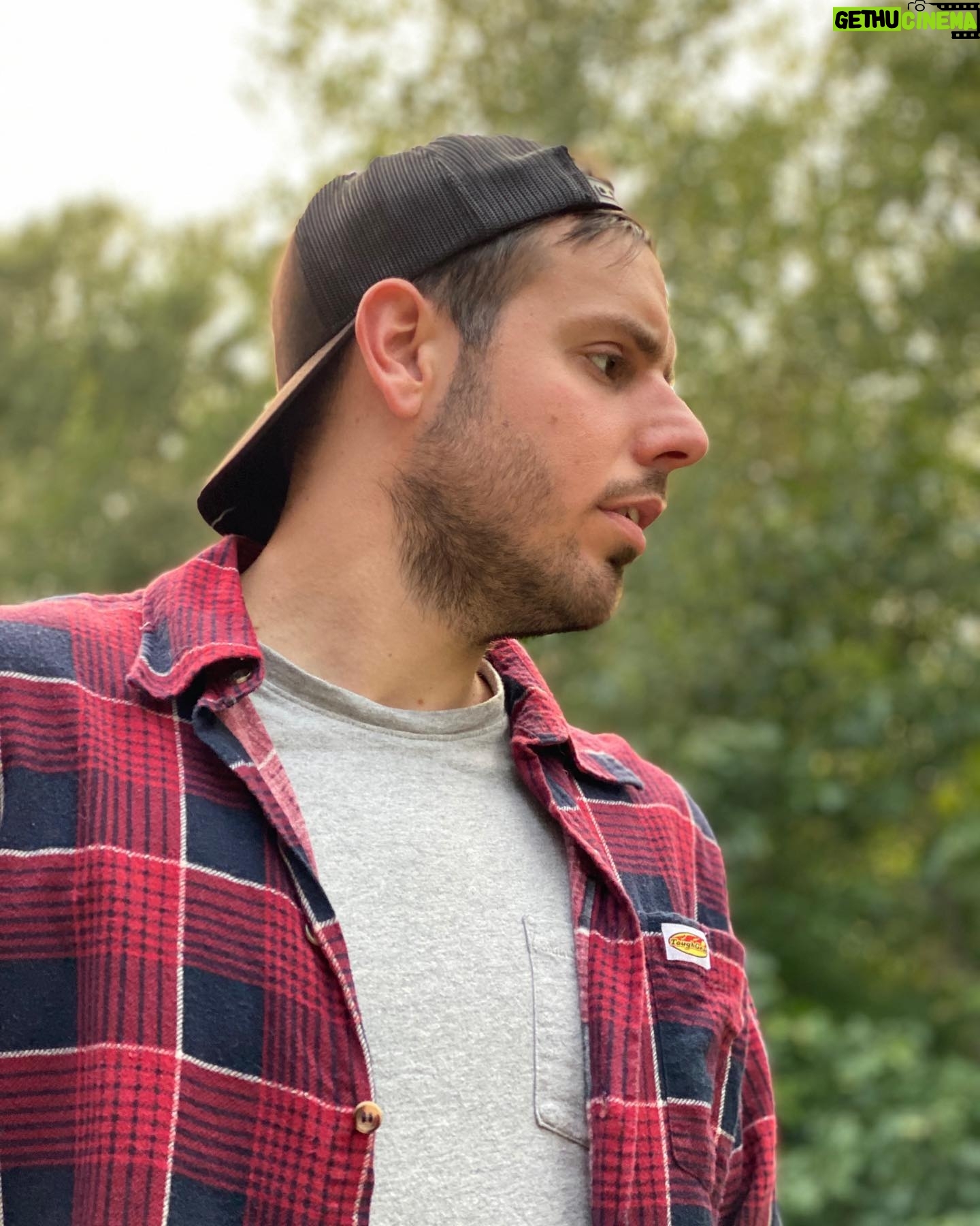 Sam Breton - 4K Likes - Bûcheron.