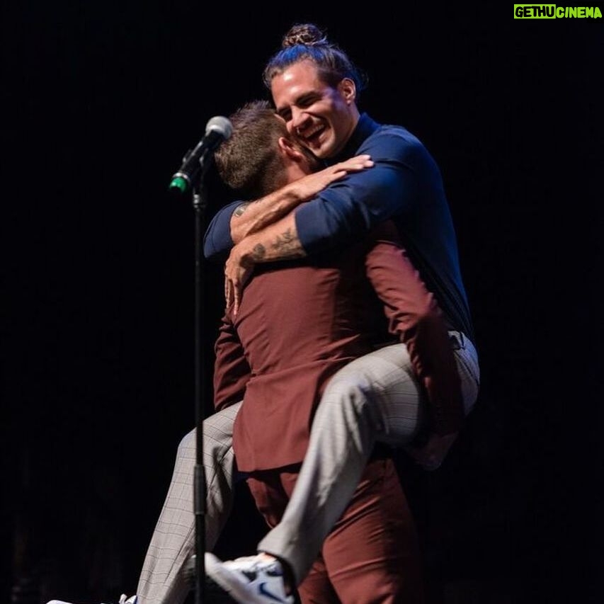 Sam Breton - 1.5K Likes - Sur scène comme dans la vie... ❤️ Bonne Fête mon caliss 😘
.
.
#bromance #since2011 #skleben #loveyou #maiscroquepasdansmapomme Photo : @myriamfphoto