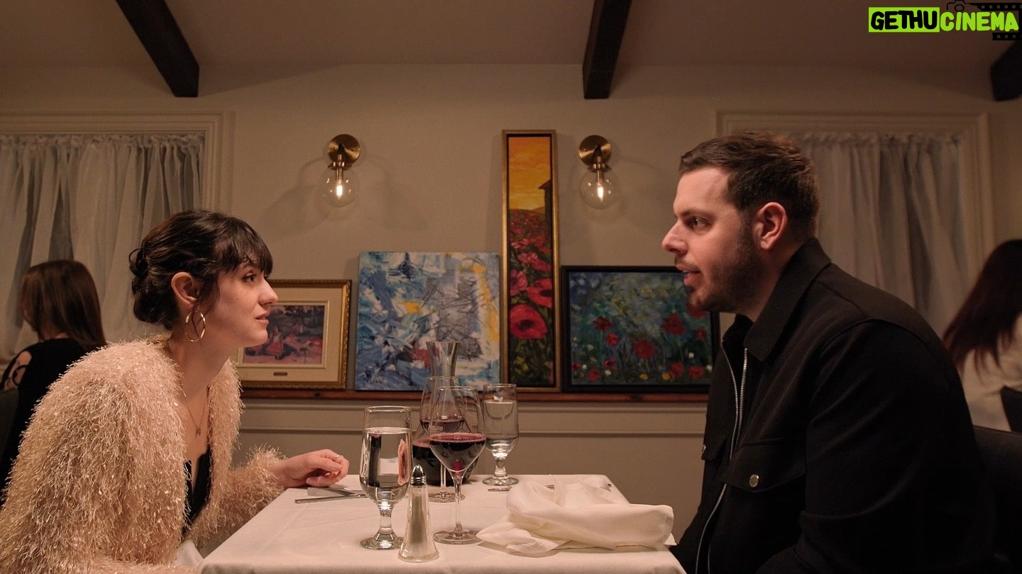 Sam Breton - 5.8K Likes - Je sais pas comment ça se passe de ton côté quand tu vas au restaurant chic avec l'être aimé ? Mais moi, c'est toujours parfait..