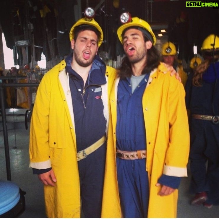 Sam Breton - 1.2K Likes - La photo qui résume le mieux notre relation. Ce soir, c'est la grande première de son premier one-man-show! Je t'aime d'amour mon gros câlice, tu seras comme à l'habitude, parfait 😍!!!
#bromancesince2011 #loveyou #sklebenteenteam #alltheway