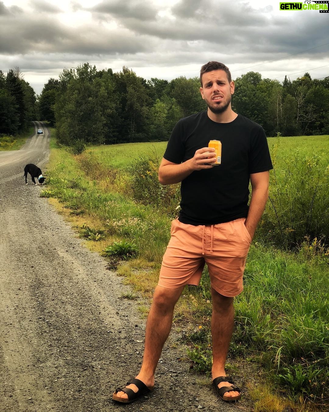 Sam Breton - 1.4K Likes - Bougon en vacances.