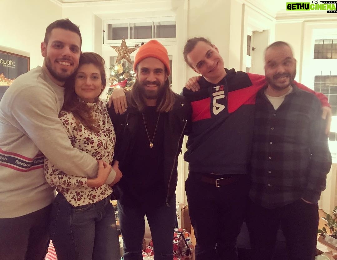 Sam Breton - 2K Likes - Amour de Noël ❤️🌲
#bff #enhrepresent #since2011 #quelbonheur #bonpourlame #noussommesmixmaniaque