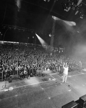 Sam Carter Instagram - @jeraonair was a blast! 

Off to Warsaw now to support the legends @metallica 🇵🇱🤘

@edmasonphoto