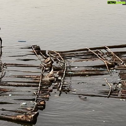 Sam Dede - 1.3K Likes - Growing up as little boys, my friends and I preferred the streams and rivers to the very few swimming pools available. The streams afforded an incredible sense of nature, freedom and the adventures that were associated with it. Setting handmade traps for fishes, crabs and birds. Sometimes, our traps caught creatures we didn't bargain for. Monkeys and Snakes!!! 😁
Taking a break while filming the movie, BROTHERHOOD at Makoko, Lagos, I filmed these little lads with reminiscence. My mind rolled right back to those days with my rugged, adventurous friends.
Just like these little free spirits here, life was for us to live it, and we were hopeful of the future. We never imagined that a day would come when history would record our country as a space where dunces and dullards ruled.
Even if I made this video myself, I have watched it no less than 20 times and my thoughts varied each time....
You see, life was good and easy.....like Sunday morning.
I will really appreciate your thoughts of this video 📸 @samdedesdx