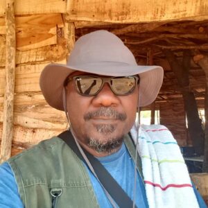 Sam Dede Instagram - KAP Film Village, Igbojaye, Oyo State. @kapfilmvillageandresort  @kunleafo 

 Staying far away from all the mumu antics and wahala of politics for a while is absolutely refreshing, I tell you. 

Just keep it Eeeassy .....Like Sunday morning 😎👍🏿
