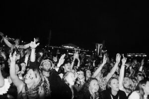 Sam Fender Instagram - Splendour that was fucking unreal! Australia we can’t quite believe the love we’ve received from you lot, can’t wait to come back. See you then ❤️🇦🇺