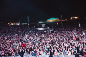 Sam Fender Instagram - Splendour that was fucking unreal! Australia we can’t quite believe the love we’ve received from you lot, can’t wait to come back. See you then ❤️🇦🇺