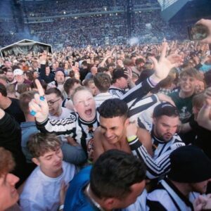 Sam Fender Instagram - 🤍🖤🤍🖤🤍🖤
Night 1 - ST JAMES’ PARK
THANK YOU!!