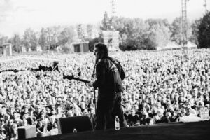 Sam Fender Instagram - Thank you Ferrara, first show in Italy was incredible 🇮🇹 what a dream to open for The Boss @springsteen. Rome tomorrow!