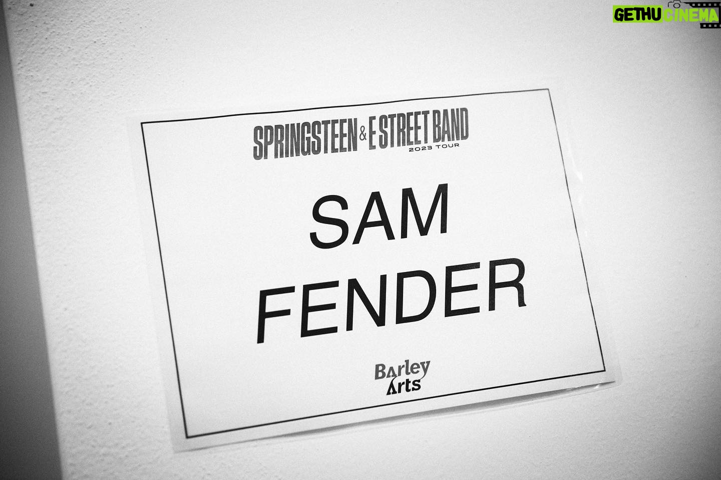 Sam Fender - 68K Likes - Thank you Ferrara, first show in Italy was incredible 🇮🇹 what a dream to open for The Boss @springsteen. Rome tomorrow!