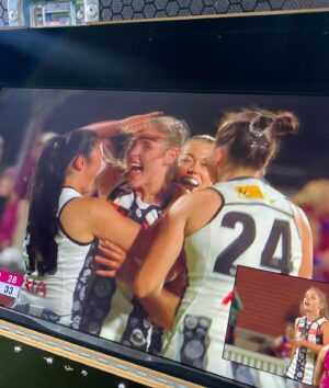 Sam Lane Instagram - Willlld game. 
Final term 🎯 from 50-gamer Mikala Cann, aka The Bull, and Pies upset Lions by five pts at Springers @7afl @abbeycholmes @jasonbennetttv @kate.mac.9 @collingwood_fc d @brisbanelions @aflwomens @afl @mikicann 🎯