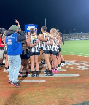 Sam Lane Instagram - Willlld game. 
Final term 🎯 from 50-gamer Mikala Cann, aka The Bull, and Pies upset Lions by five pts at Springers @7afl @abbeycholmes @jasonbennetttv @kate.mac.9 @collingwood_fc d @brisbanelions @aflwomens @afl @mikicann 🎯