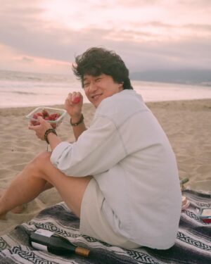 Sam Li Instagram - golden retriever energy 🤝 golden hour @ da beach 

#goldenhour #sunsetphoto #asianguy #sunsetlovers #malibubeach #californiadreaming