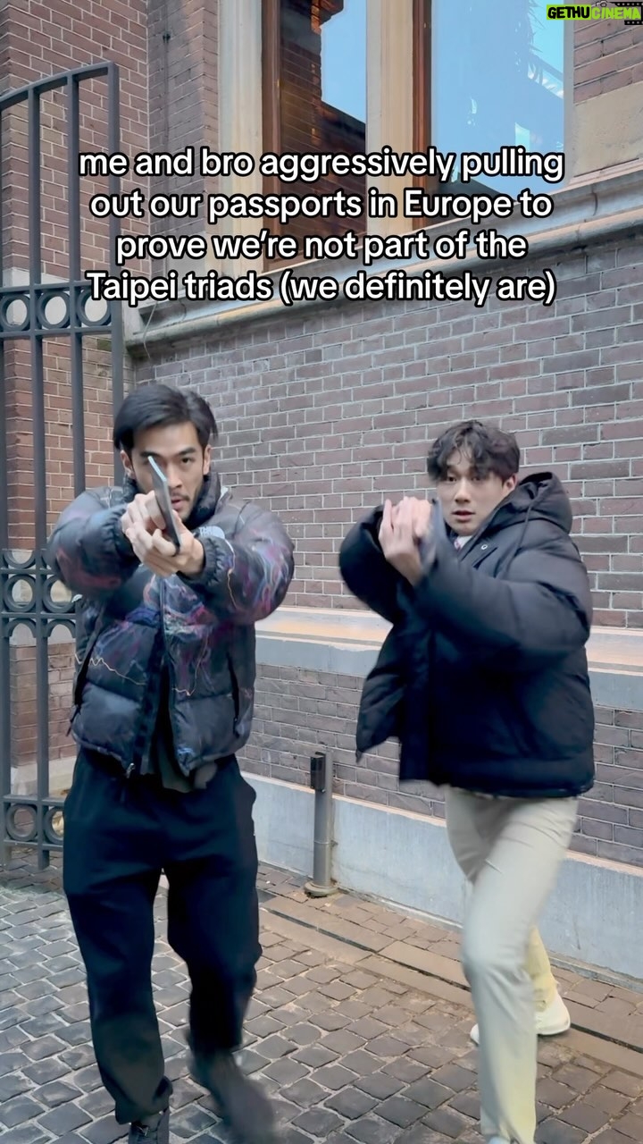 Sam Li - 34.4K Likes - The Brothers Sun (occasionally) work with cops 🤝
Stream #thebrotherssun on Netflix!
#bros #brothers #sibling #asianguy #asianmen #mandarin #eurotrip #cops #samsongli #justinchien