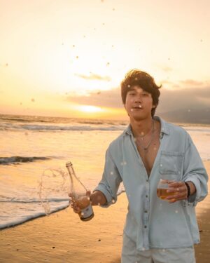 Sam Li Instagram - golden retriever energy 🤝 golden hour @ da beach 

#goldenhour #sunsetphoto #asianguy #sunsetlovers #malibubeach #californiadreaming