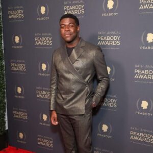 Sam Richardson Instagram - On Sunday I attended the @peabodyawards with @startrek as it was honored with The Institutional Award. As a lifelong fan, it was such an honor to celebrate it as a new member of the Star Trek family. 🖖🏾
#startrek #section31 #starfleet #peabodyawards