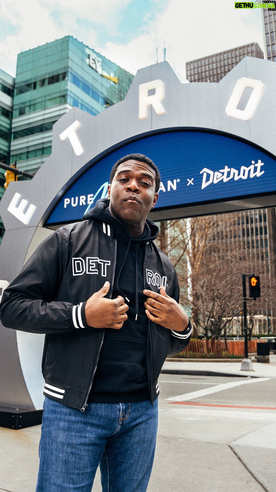 Sam Richardson - 6.7K Likes - The best tour guide ever. Coming to town for the Draft? Here’s what comedian and Motor City local Sam Richardson would do with 24 hours in Detroit. 🏙️
Check out all of Sam’s picks and explore his full day in Detroit at michigan.org/2024Draft
📍 Planet Ant Theatre @planetantdet and Ghost Light Bar @ghostlightbar
Known for 30 years of supporting Detroit’s creative community
📍 Fowling Warehouse @fowlingwarehousehamtramck
Where fowling (a combination of football and bowling) was invented!
📍 Paramita Sound @paramitasound @paramita_xyz
A portal into Detroit music via a record store & bar at 1517 Broadway
📍 Lafayette Coney Island @lafayetteconeyisland
Detroit landmark serving up classic Detroit coney dogs
📍 Hot Sam’s Detroit @hotsamsdetroit
The longest running men’s clothing store in downtown Detroit standing strong at 100 years
Featuring Co-Owner and Chief Creative Officer of @detroitcityfootballclub Alex Wright, Legacy Preserver and Business Lead at Hot Sam’s Detroit Lauren Stoval (@thelegacypreserver), and the legend Barry Sanders (@barrysanders)
#PureMichigan #VisitDetroit #DetroitSports #NFLDraft2024 #NFLDraft #Detroit #DetroitMichigan #DetroitCity #DetroitDraft #PureMichiganPartner