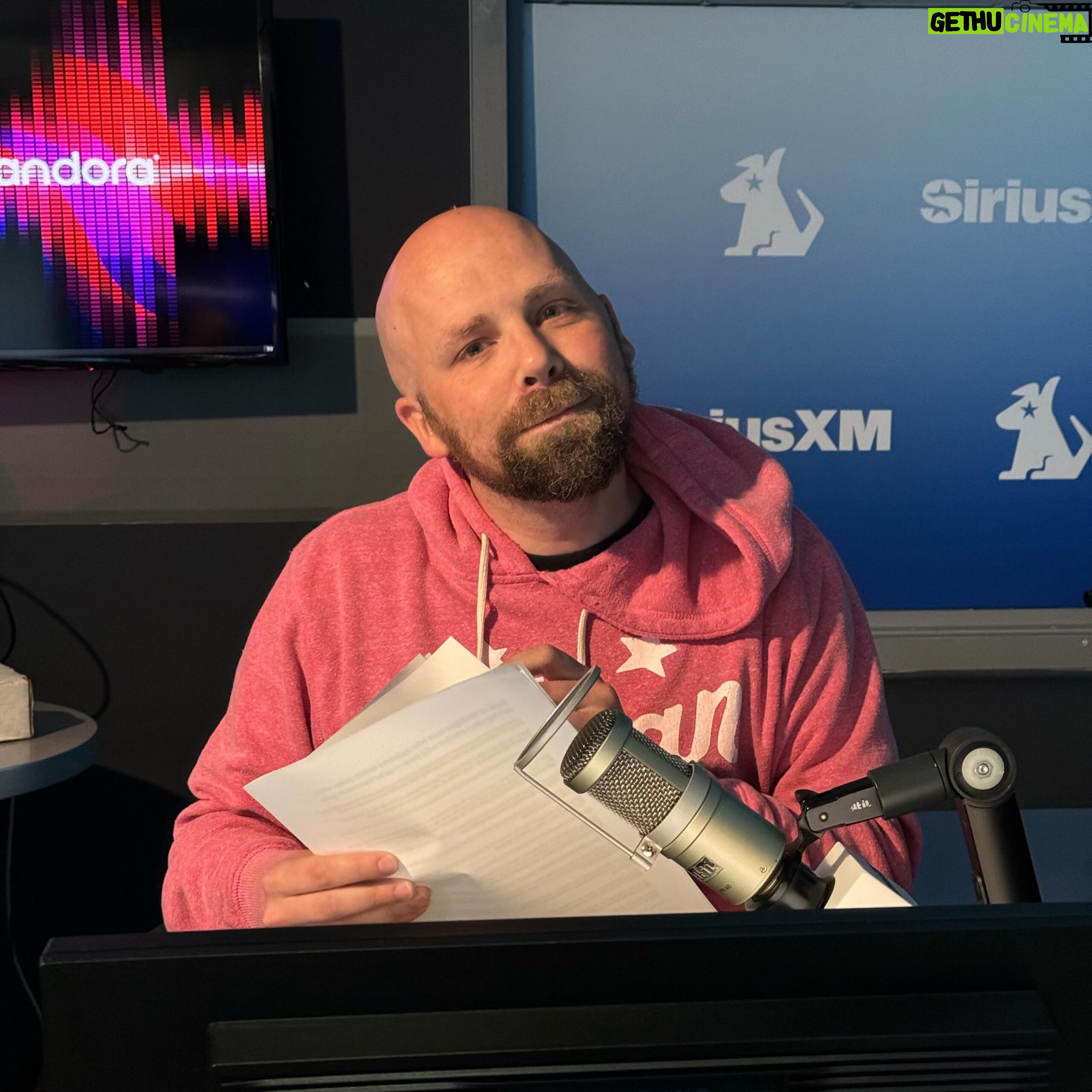 Sam Roberts - 350 Likes - Your boy @notsam is here and @paulvirzi joins us later so tune in to #JimAndSam on @siriusxm 103!