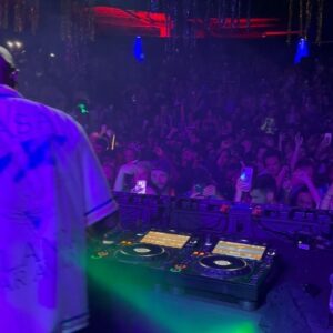 Sam Shahidi Instagram - @realblackcoffee in Rio De Janeiro… insane set 😮‍💨Thank you @davegrutman @cv0tta @china_deepinsid