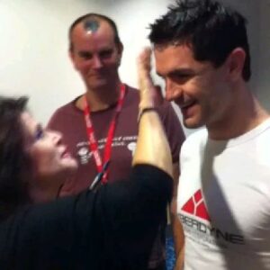 Sam Witwer Instagram - This morning - A friend kindly sent me evidence that this event did, in fact, occur.

#glitter #sparkle #princess #leia #princessleia #carrie #carriefisher #theglitterlastedfordays #itwassohardtoactcoolforthosedayswithglitteronmyface #idealtwithtwilightjokesfortherestofthecon #beinghuman