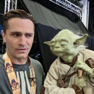 Sam Witwer Instagram - He's not into selfies.

#StarWars #celebration #starwarscelebration2022 #StarWarsCelebration #Iranintohiminthegreenroom #itwasprobablyunprofessionaltoapproach #imjustahugefan #hehasntseenclonewars #hishandlerwalkedhimoutafter #alittleembarassed #yoda