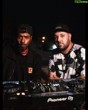 Sam the Kid Instagram - Album release party de “bordado” de Mãodobra( Sam The kid e dj Nelassassin) na @musademarvila , conversa , celebração e muita música, com @mr__mute, Stk e @nelassassin . 
O disco já está disponível em todas as plataformas digitais e fisicamente ,em cd ,com um artwork de @sebaztiao , no site loja.tvchelas.com 

Obrigado a todos 🙏🏼❤️

📸 @francisco_asoares