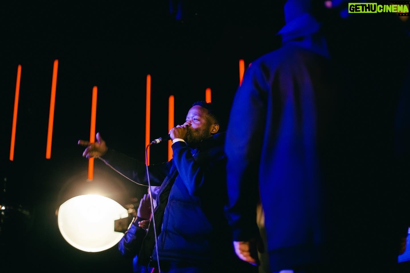 Sam the Kid - 5.7K Likes - Ontem viemos dar SUMO ao lux.
Obrigado a todos os intervenientes que fizeram esta noite especial e a todos os que compareceram para celebrar este momento . 🥤 ❤️ @tvchelas .
Fotos por @queragura