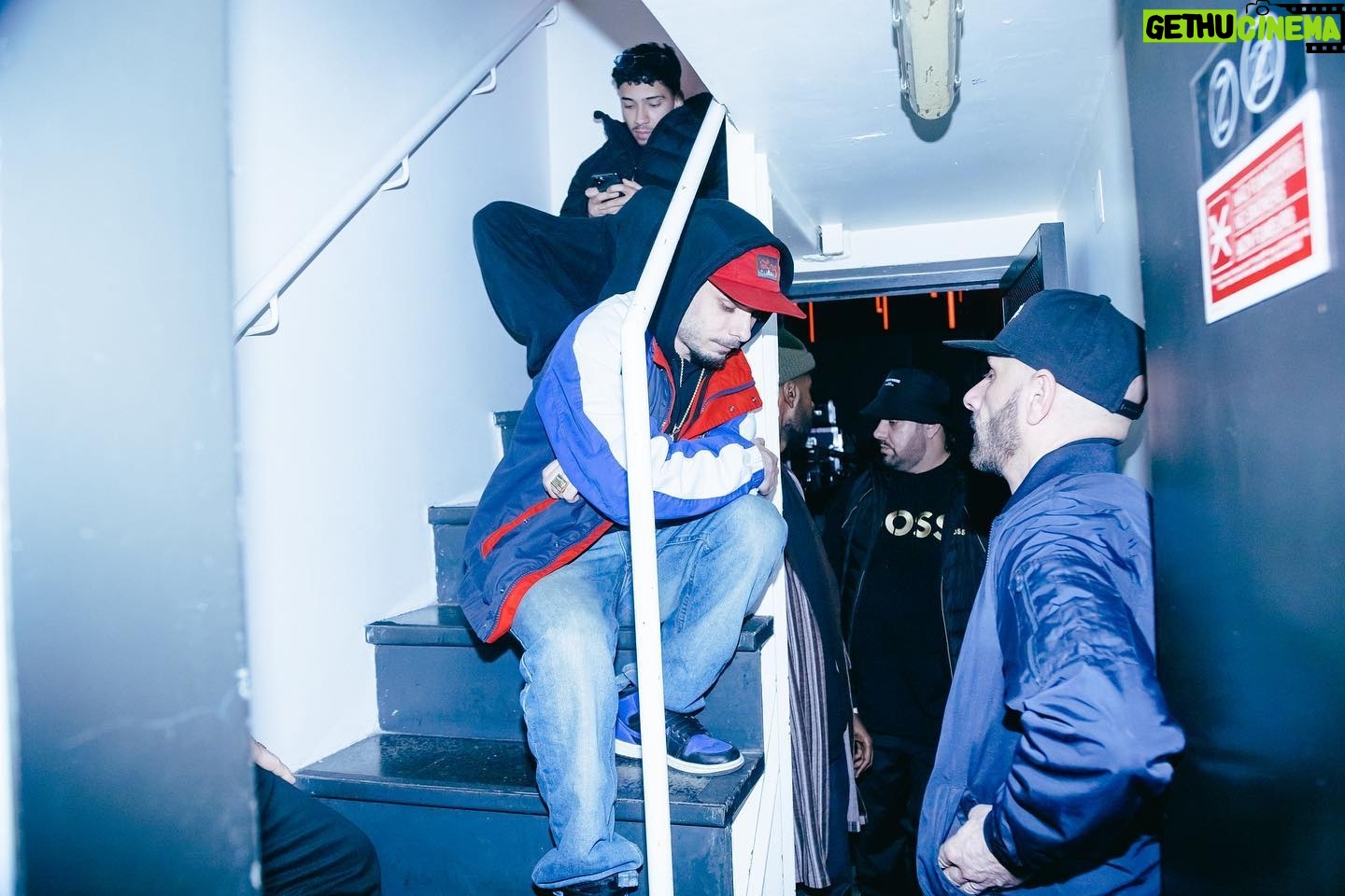 Sam the Kid - 5.7K Likes - Ontem viemos dar SUMO ao lux.
Obrigado a todos os intervenientes que fizeram esta noite especial e a todos os que compareceram para celebrar este momento . 🥤 ❤️ @tvchelas .
Fotos por @queragura