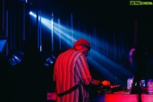 Sam the Kid Instagram - Ontem viemos dar SUMO ao lux. 
Obrigado a todos os intervenientes que fizeram esta noite especial e a todos os que compareceram para celebrar este momento . 🥤 ❤️ @tvchelas . 
Fotos por @queragura