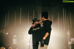 Sam the Kid Instagram - Ontem viemos dar SUMO ao lux. 
Obrigado a todos os intervenientes que fizeram esta noite especial e a todos os que compareceram para celebrar este momento . 🥤 ❤️ @tvchelas . 
Fotos por @queragura