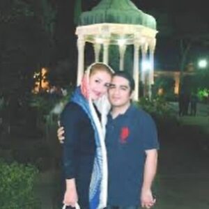 Saman Ehteshami Instagram - اولین باری که من و راز اومدیم شهر راز… شیراز
چه خوشحالیم که دوباره میبینیمتون.
#راز #شیراز #تالار_احسان_شیراز #کنسرت #پیانو #تنبک #عشق #شهر #فرهنگ #حافظ #شعر #ادب 
@samanehteshamiacademy @emran_forouzesh @barbad.piano.official