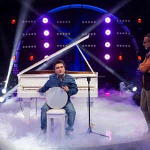 Saman Ehteshami Instagram - سپاسگزارم از همه ی عزیزان صداتو… @sedatotvshow @filimocom @mohsen_sharifian @shabnammoghaddami  @aliparvin07 @hamedjavadzade @babaei.hana @mohsen_kiaee @samanehteshamiacademy  #صداتو #فیلیمو #محمد_بحرانی #امیر_مهدی_ژوله #شبنم_مقدمی #محسن_شریفیان #بوشهر #سرگرمی #محسن_کیایی #رقص #شادی