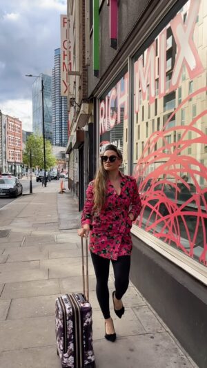 Samantha Allen Instagram - Tonight The Nina Samuels Show airs live from Rich Mix, Shoreditch for the first time ever! Standing still available on the door #hustle #richmix #shoreditch