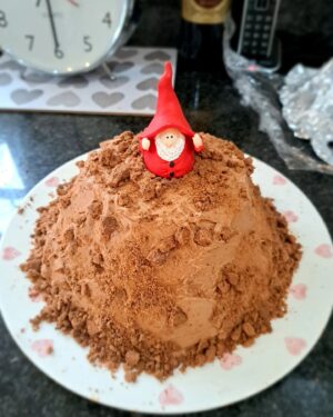 Samantha Allen Instagram - Merry Christmas 🎄
.
The result of forgetting to plan a dessert, realising the shops are shut and improvising with what I could find in the cupboards. Brownie, cookie, chocolate buttercream and crushed Bourbon biscuit, or as my stepdad called it...
"Santa on a 💩"