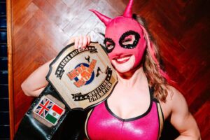 Samantha Allen Instagram - #AndNew @luchabritannia Champion
#Nina9Belts 🏆